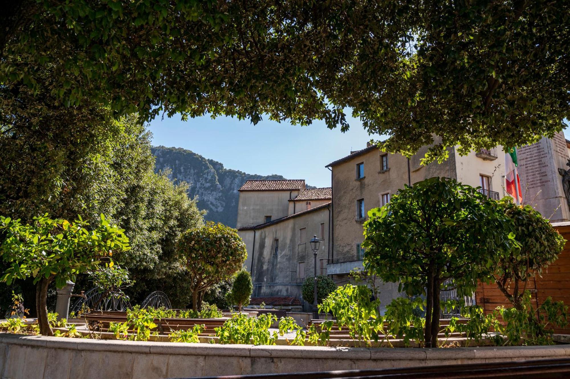 Piazza Laurino Apartments Basic Excursions Alto Cilento Pellegrinaggio Giubilare Exteriér fotografie