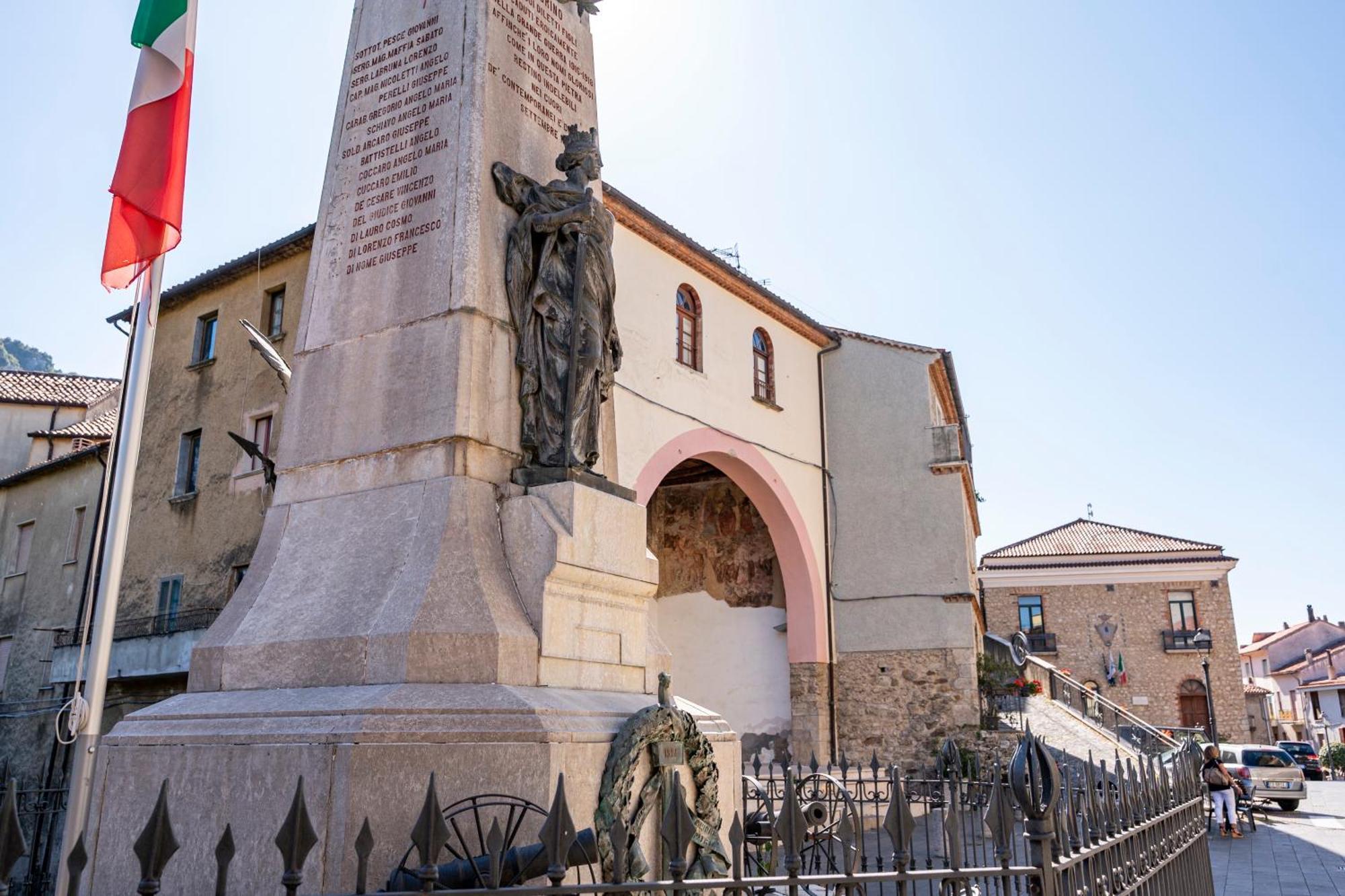 Piazza Laurino Apartments Basic Excursions Alto Cilento Pellegrinaggio Giubilare Exteriér fotografie