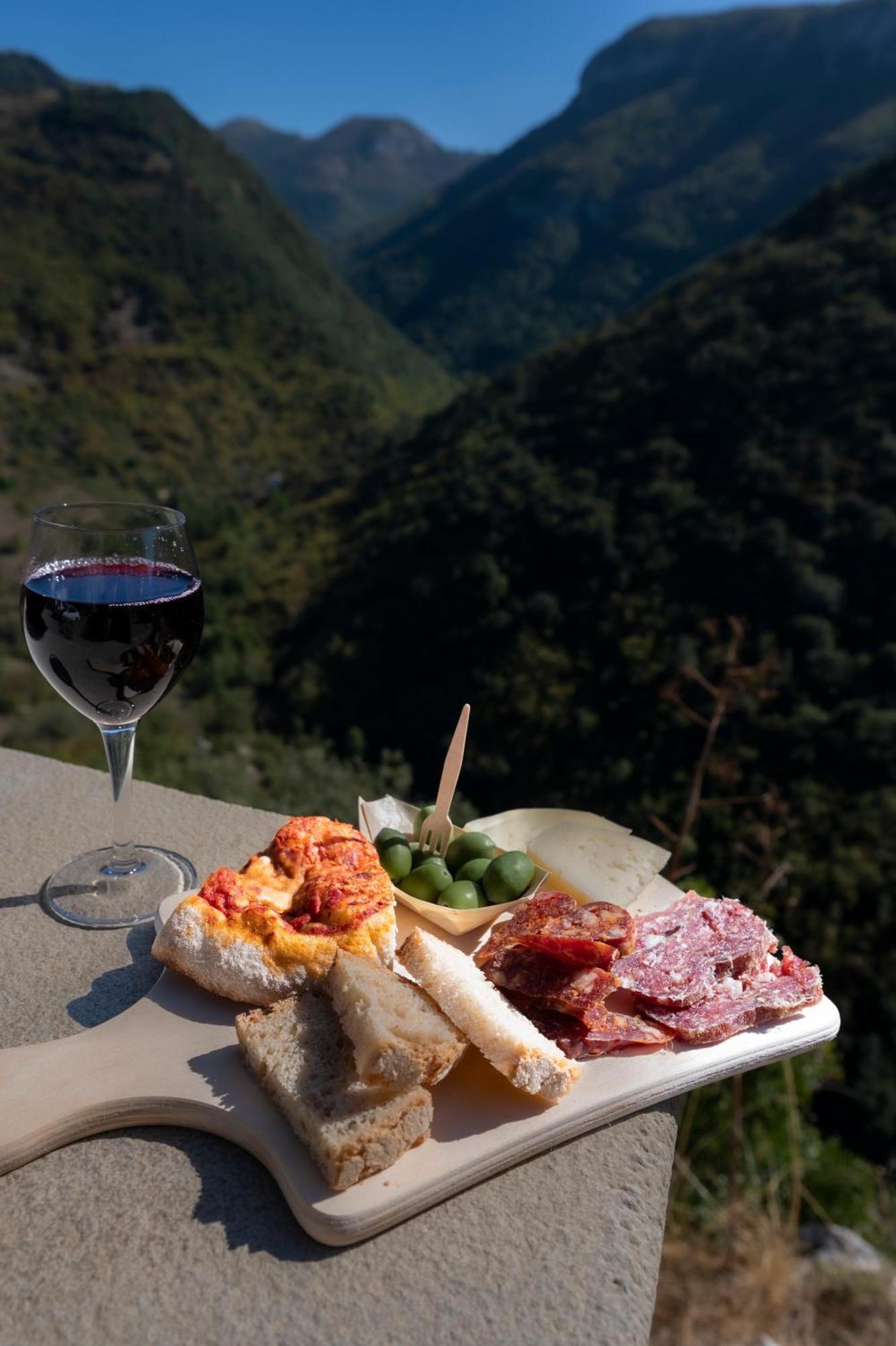 Piazza Laurino Apartments Basic Excursions Alto Cilento Cammino Giubilare Di Santelena Exteriér fotografie