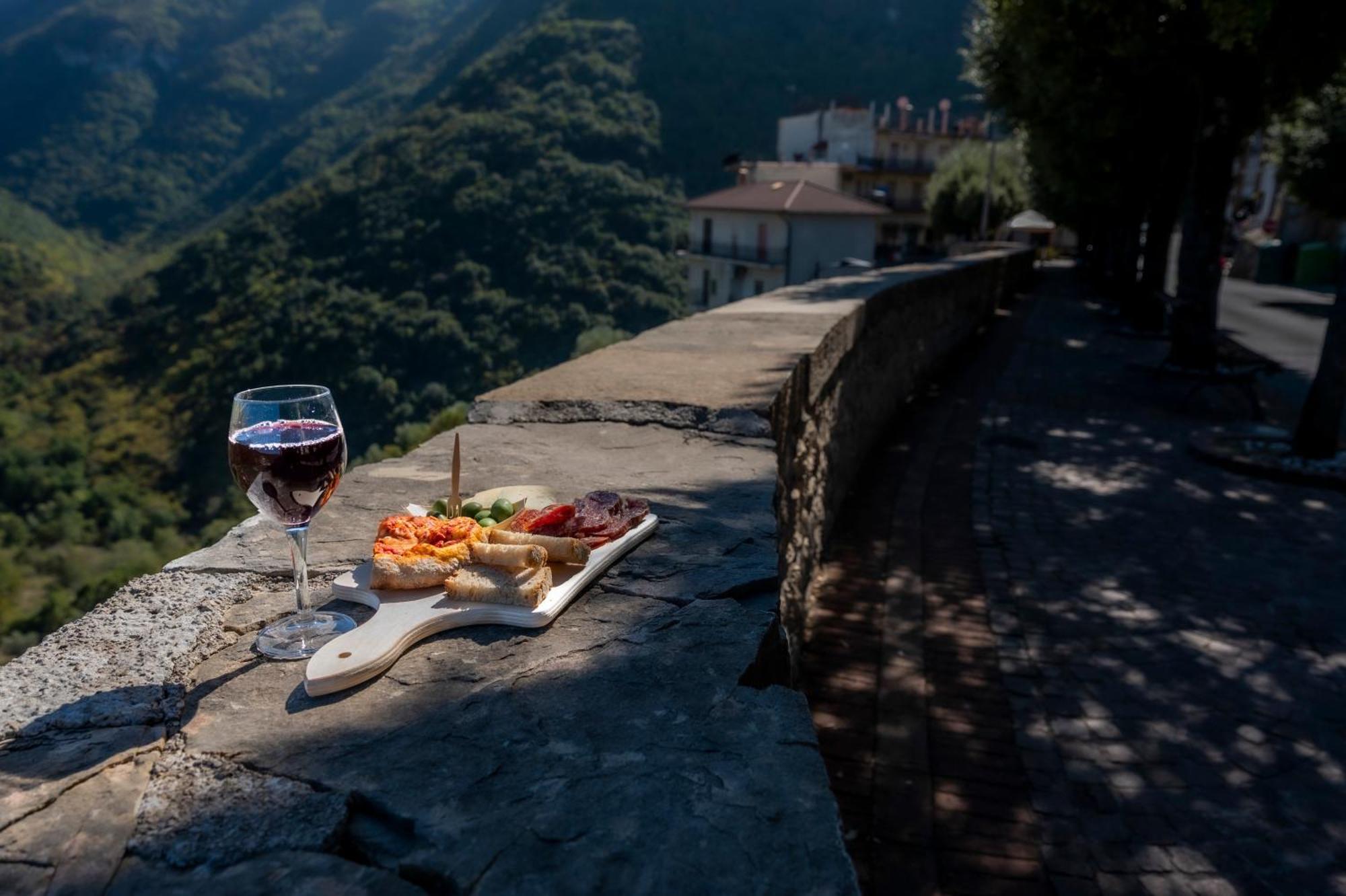 Piazza Laurino Apartments Basic Excursions Alto Cilento Pellegrinaggio Giubilare Exteriér fotografie