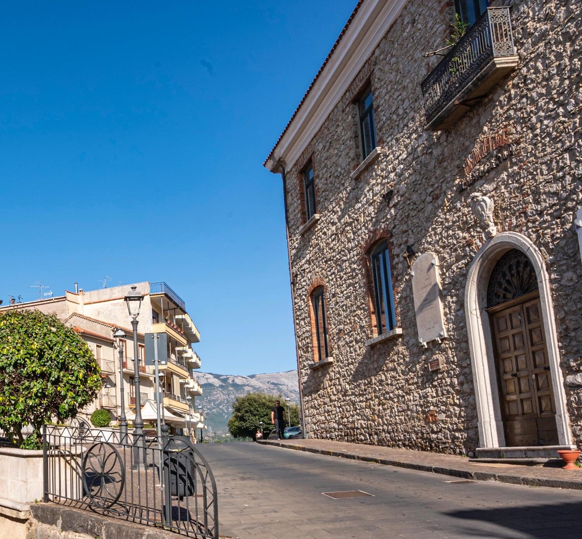 Piazza Laurino Apartments Basic Excursions Alto Cilento Pellegrinaggio Giubilare Exteriér fotografie