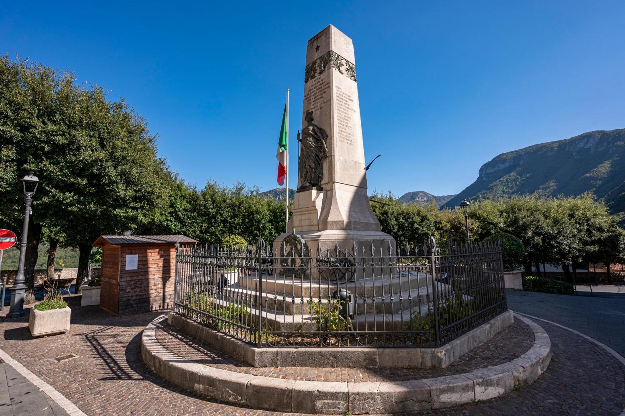 Piazza Laurino Apartments Basic Excursions Alto Cilento Pellegrinaggio Giubilare Exteriér fotografie