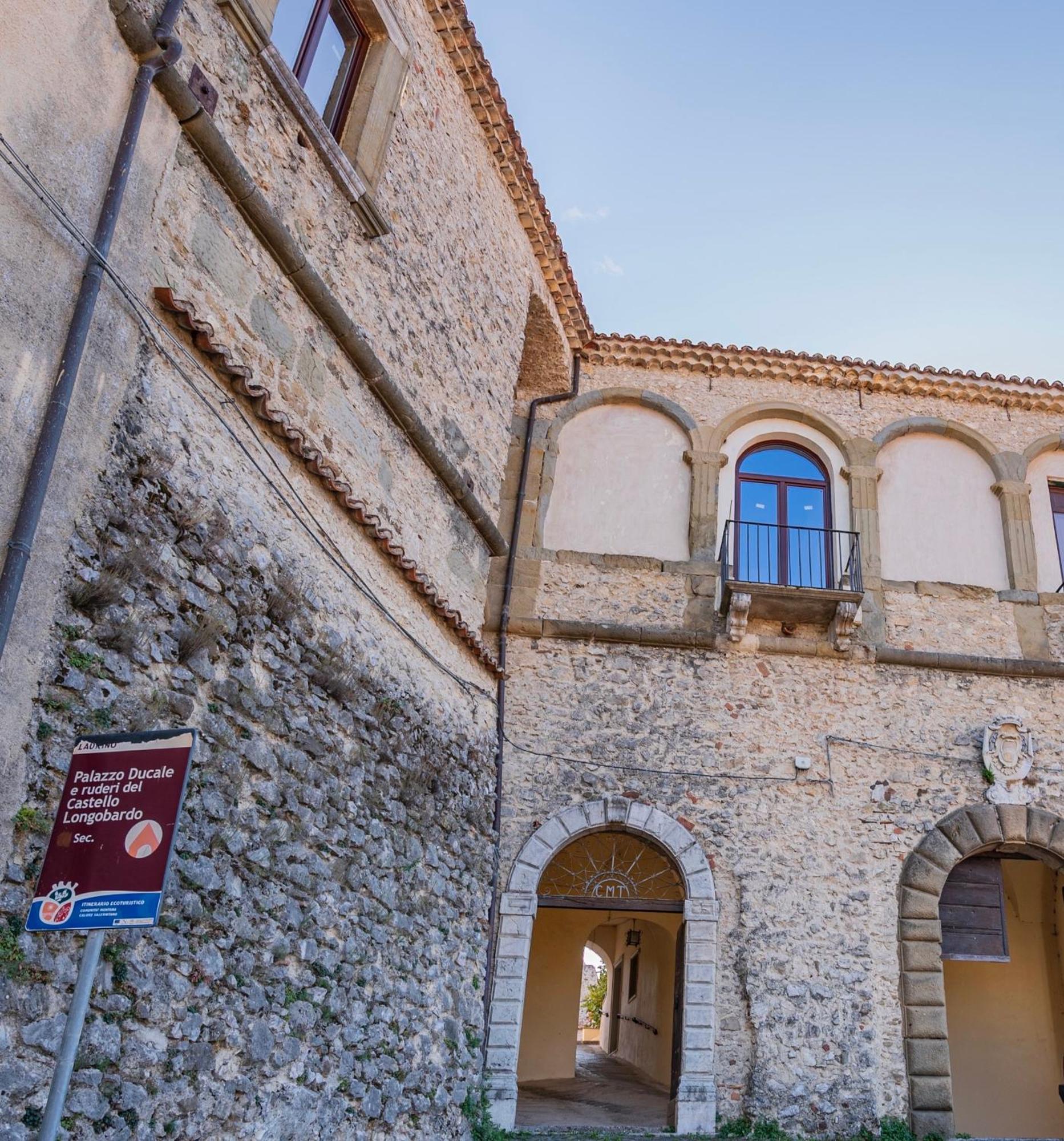 Piazza Laurino Apartments Basic Excursions Alto Cilento Pellegrinaggio Giubilare Exteriér fotografie